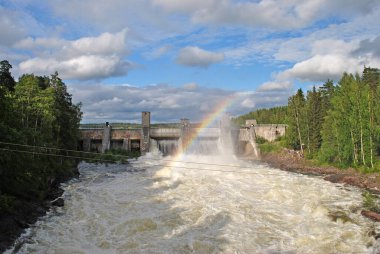 Imatrankoski Barajı, Finlandiya 'da su üzerinde gökkuşağı