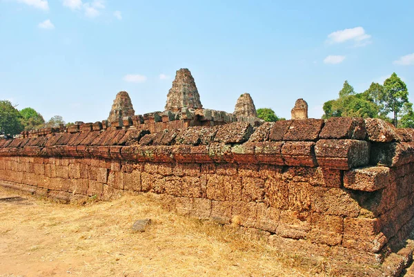 Angkor, Kamboçya 'daki Doğu Mebon tapınağının kalıntıları arasında