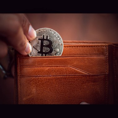 Cryptocurrency Bitcoin. Dijital para banka ve uluslararası ağ ödeme için. Blockchain kavramı ile cüzdan.