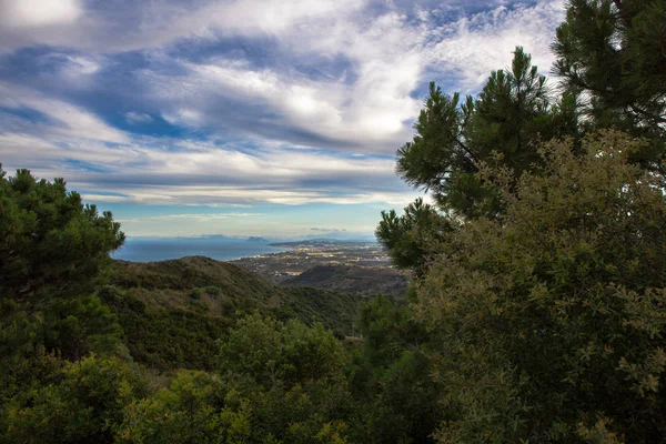 Paesaggio Vista Delle Montagne Del Mare Dal Ponte Osservazione Della — Foto Stock