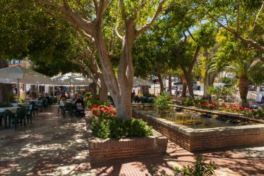 Mijas Sokağı. Mijas pitoresk sokak, Endülüs büyüleyici beyaz köy. Costa del Sol, İspanya. Çekilen fotoğraf 20 Haziran 2019.