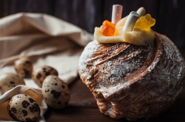 marshmallow ve jöle ayılar ile muffin