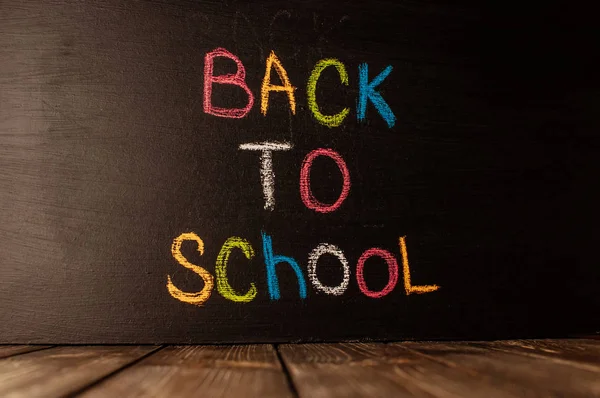 Volta Escola Conceito Parentalidade Inscrição Quadro Negro Giz Colorido — Fotografia de Stock