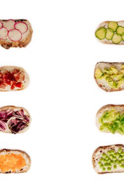 sandviç ya da ekmek ve lezzetli malzemelerle hazırlanan tapas. Sağlıklı kahvaltı ot yemek için güzel yiyecek olabilir. Metniniz için kopya alanı