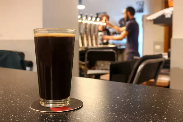 Glass Pint Dark Beer Craft Beer Bar Bartender Customer Shiny — Stock Photo, Image