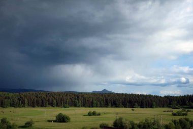 Arvyakryaz Dağı tarafından fırtına görünümü, Başqırdıstan, Güney Ural, Rusya Federasyonu