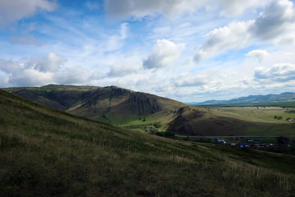 Güney Ural Kurkak Dağı, Bashkiriya, Rusya Federasyonu yakınındaki manzaralı panoramik manzaralı