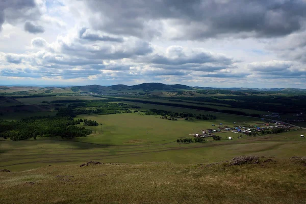 Güney Ural Kurkak Dağı, Bashkiriya, Rusya Federasyonu yakınındaki manzaralı panoramik manzaralı