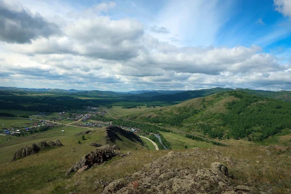 Güney Ural Kurkak Dağı, Bashkiriya, Rusya Federasyonu yakınındaki manzaralı panoramik manzaralı