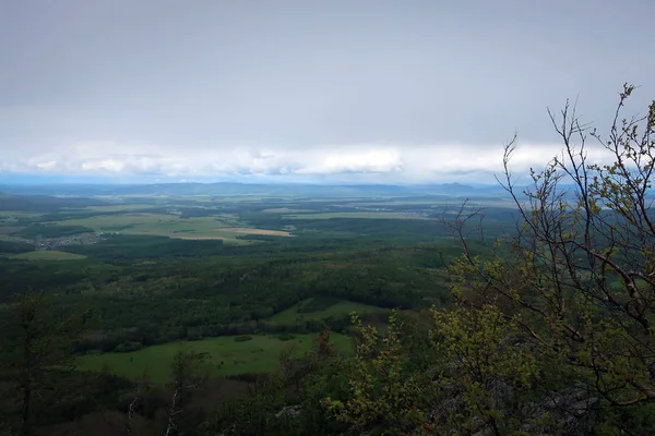 Doğal görünümü Uraltau aralığı ve Arvyakryaz Dağı, Güney Ural Bashkiriya, Rusya Federasyonu