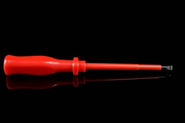 Tornavida düz. Atölye araçları. Siyah camyansıması.