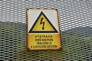 İşaretler Yaşam uyarı tehlikeli. Çek Cumhuriyeti