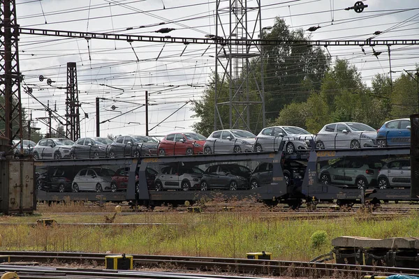 Ceska Trebova, République tchèque - 20.4.2019 : Chariots pour le transport de voitures. Jonction ferroviaire et gare Ceska Trebova . — Photo