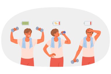 Yorgun sporcu enerji içeceği içiyor ve ağır dambılları kaldırıyor, taidrarın etkinliği sayesinde. Beden eğitimi kulübünde çalışan yorgun bir adam enerji içeceğini gücünü arttırmak için kullanıyor..