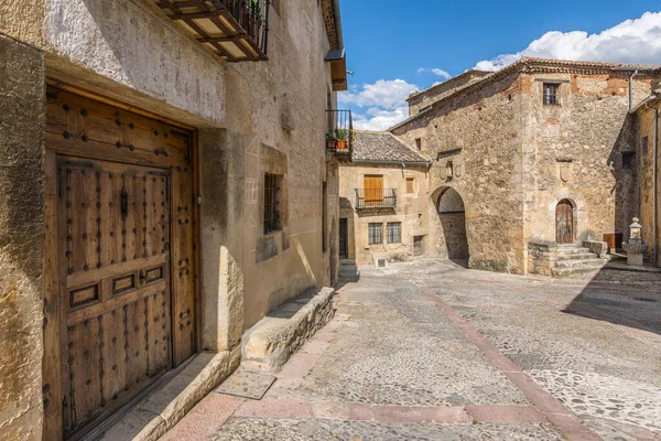 Segovia ilinin Pedraza ilçesinin sokakları (İspanya))