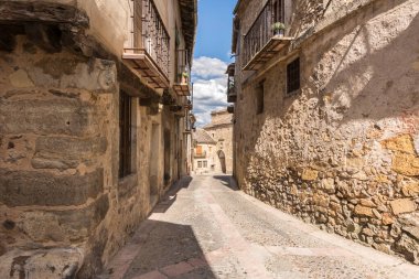 Segovia ilinin Pedraza ilçesinin sokakları (İspanya))
