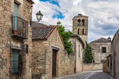 Segovia ilinin Pedraza ilçesinin sokakları (İspanya))