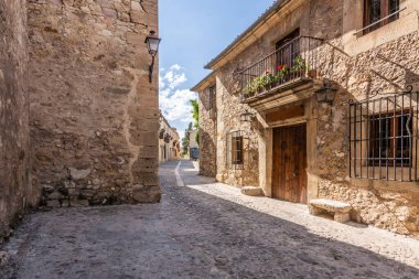 Segovia ilinin Pedraza ilçesinin sokakları (İspanya))