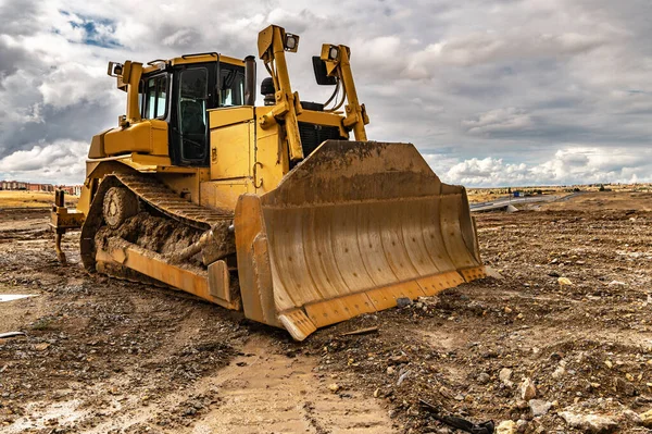 Graafmachine Werkt Een Modderige Bouwplaats — Stockfoto