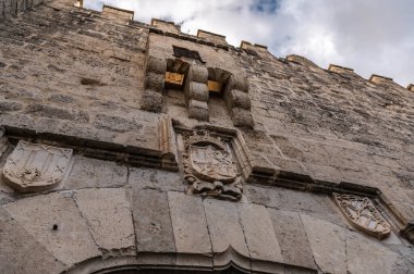 İspanya 'daki ünlü Cuellar kalesinin ana girişi.