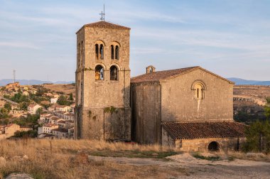 İspanya 'nın en güzel şehirlerinden biri olan Segovia' nın ortaçağ şehri Sepulveda 'nın dış görünüşü.