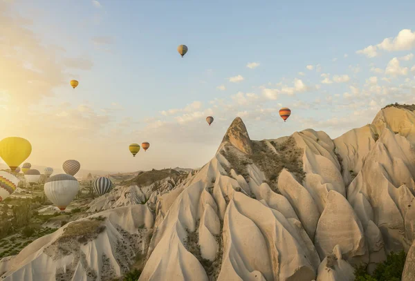 Terrain Rocheux Intéressant Beaucoup Boules Multicolores Aérées Dans Air Turquie — Photo