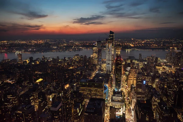 Visa Staden Natt Och Glödande Skyskrapor Från Höjd Vid Solnedgången — Stockfoto