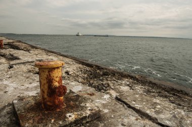 Eski harap iskele deniz ve römorkör. Karadeniz. Odessa.