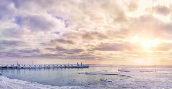 Paisaje Invernal Muelle Helado Mar Congelado Por Mañana Temprano —  Fotos de Stock