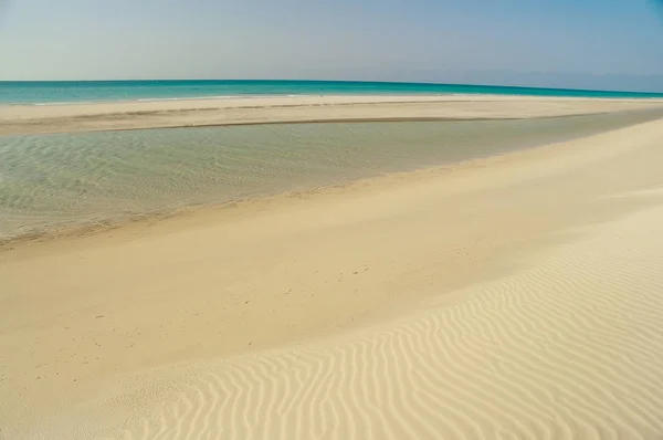 Fantastische Verlaten Strand Aan Indische Oceaan Tussen Rotsen Paradijs Vakantie — Stockfoto