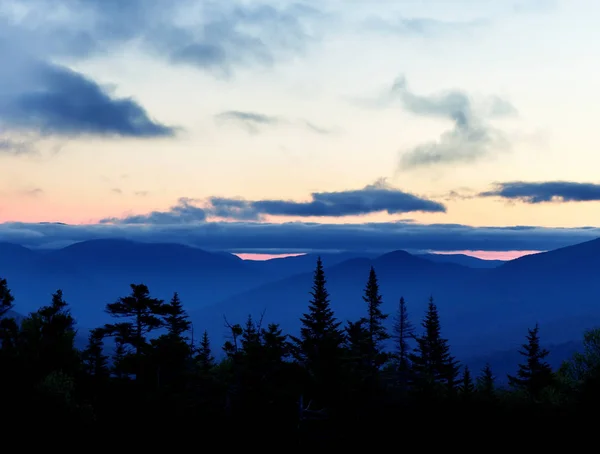 Montanhas Pôr Sol Cobertas Nuvens Dramáticas Selvagem Bela Natureza Eua — Fotografia de Stock