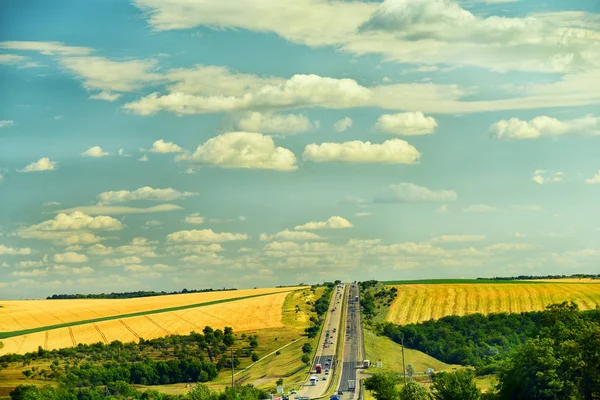The route stretches upwards and open spaces of different pole with harvested crops along the road. The route Kiev-Odessa. Route E95. — Stock Image Route Stretches Upwards Open Spaces Different Pole Harvested Crops Road Stock Photo