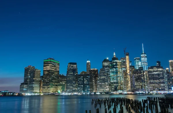 Vista Dall Acqua Della Baia Sul Centro Notturno New York — Foto Stock