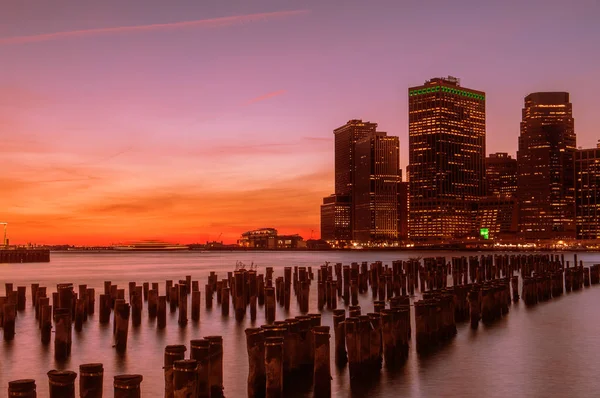 Vista Dall Acqua Della Baia Sul Centro Notturno New York — Foto Stock