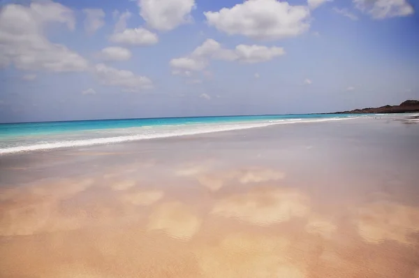 Paradis Plage Sauvage Déserte Nuages Reflétés Dans Sable Côtier Côte — Photo