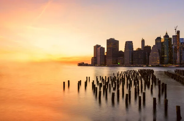 Vista Dall Acqua Della Baia Sul Centro Notturno New York — Foto Stock