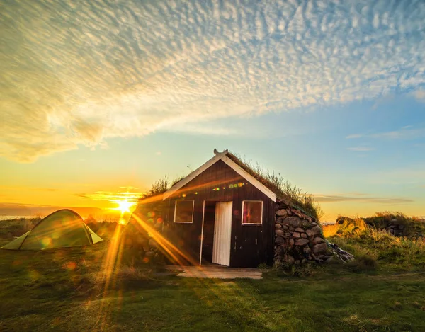 Ancienne Maison Traditionnelle Islandaise Avec Toit Avec Herbe Parmi Les — Photo