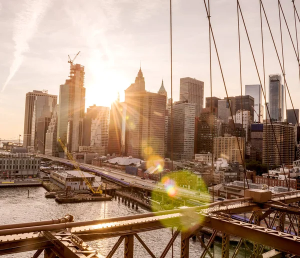 从布鲁克林大桥到市中心 在夕阳西下的背景下 摩天大楼高耸入云 New York Usa — 图库照片