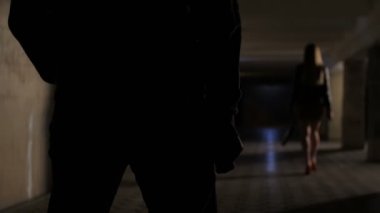 Erkek karanlık Altgeçit açılış katlama bıçak eller