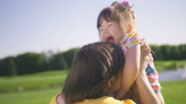 Açık havada zevk anne ve down sendromlu kızı