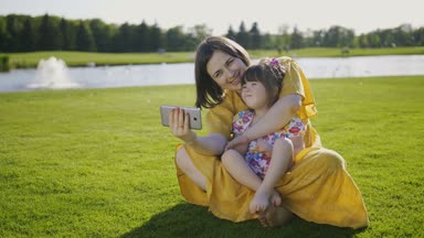 Selfies park yapma kız anne ve down sendromu