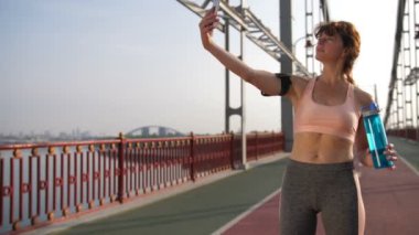 Smartphone otoportre üst düzey kadın Runner