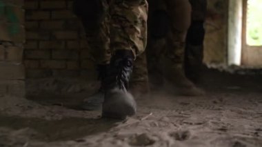 Asker bacaklar ordu savaş Çizmeli binada yürümek