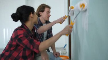 Yapım onarım ve ev makover mutlu DIY çift