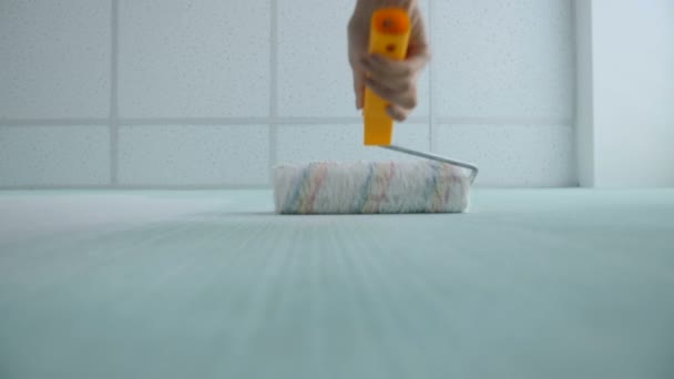 Human hand painting wall with paint roller — Stock Video