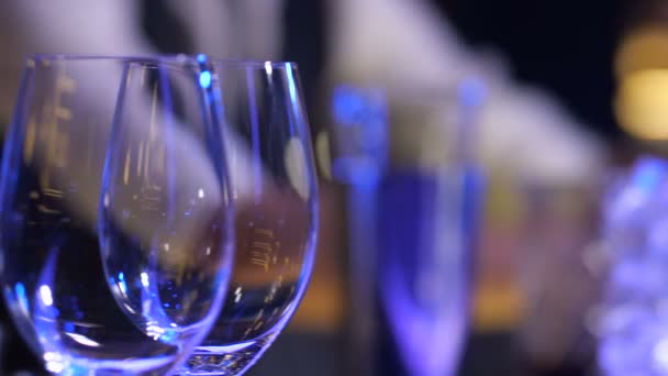 酒体加入苦味的鸡尾酒使用滴管 — 图库视频影像