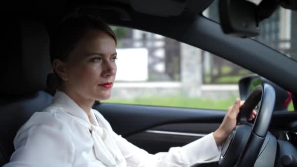 Pretty woman enjoying coffee drink driving car — Stock Video