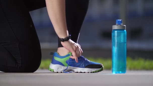 Sneaker of fat woman jogger during tying shoelaces — Stock Video