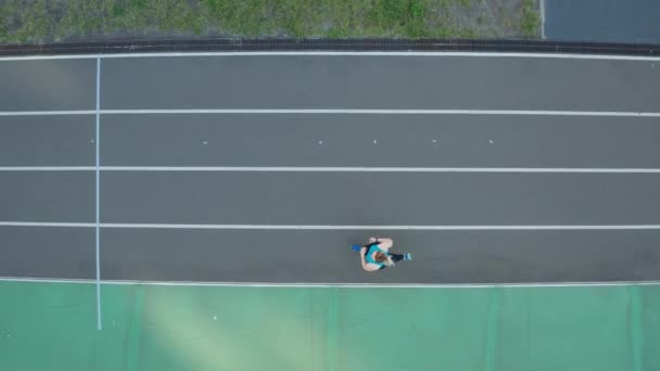 超重妇女户外跑步的空中拍摄 — 图库视频影像