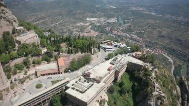 Santa Maria de Montserrat Manastırı drone görünümü